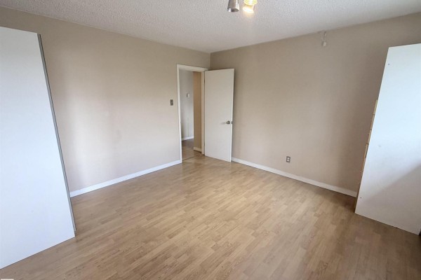 Bathroom with tiled walls, bathtub, and shower fixture - #306 11340 124 St Nw, Edmonton