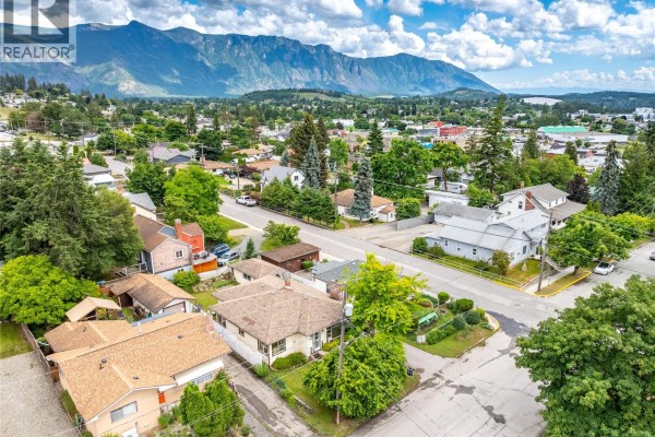 306 11th  N Avenue, Creston, BC, photo 3