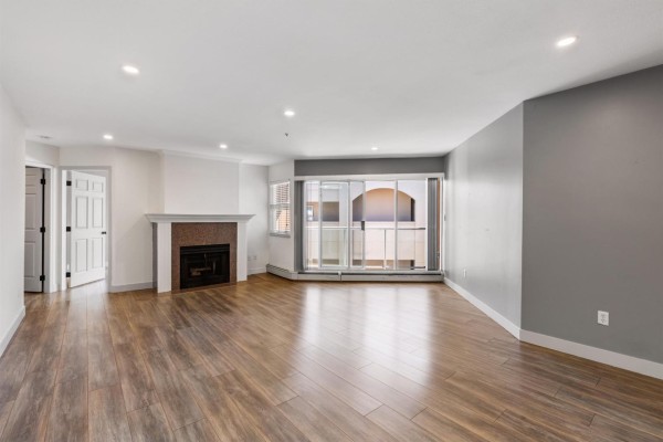 306 15233 Pacific Avenue, White Rock, BC V4B1P8 Photo 4
