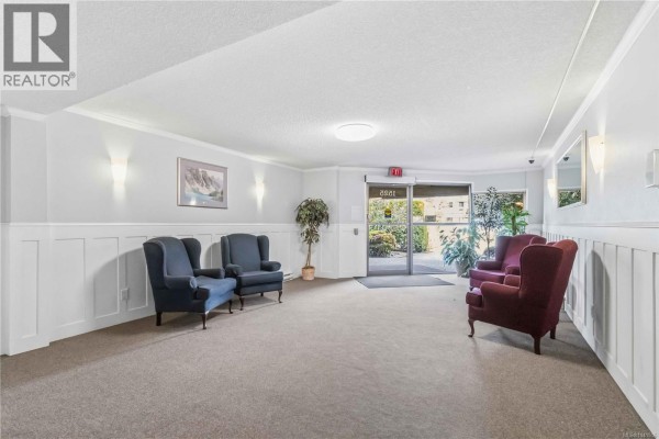 Kitchen - 306 1525 Hillside Ave, Victoria, BC V8T2C1 Photo 5