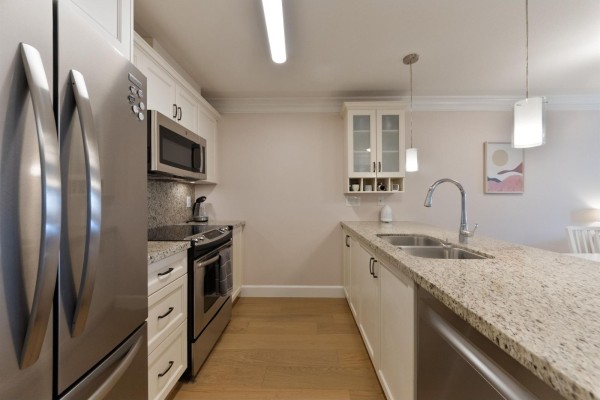 306 15357 Roper Avenue, White Rock, BC V4B2G2 Photo 5