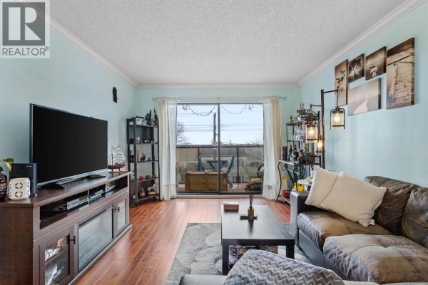 306 315 Tenth Street, New Westminster, BC V3M3Y2 Photo 2