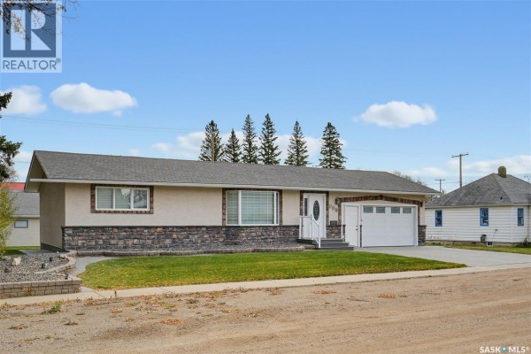 Kitchen/Dining room - 306 3rd Street E, Vonda, SK S0K4N0 Photo 2