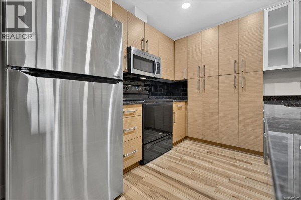 Kitchen - 306 4394 West Saanich Rd, Saanich, BC V8Z0B5 Photo 5