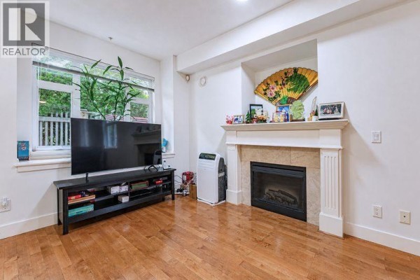 306 4468 Albert Street, Burnaby, BC V5C2G2 Photo 5