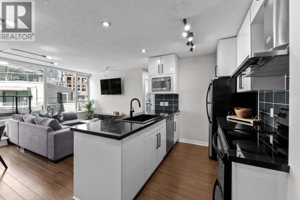 306 633 Abbott Street, Vancouver, BC V6B0J3 Photo 3