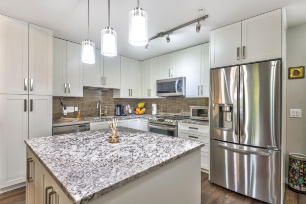 306 6470 194 Street, Surrey, BC V4N6J9 Photo 5