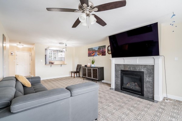 306 9763 140 Street, Surrey, BC V3T4M4 Photo 4