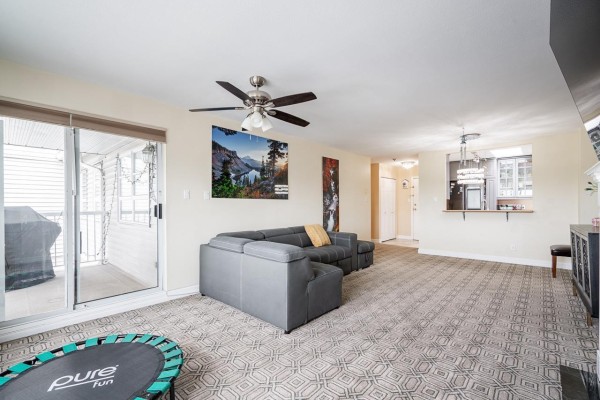 306 9763 140 Street, Surrey, BC V3T4M4 Photo 5