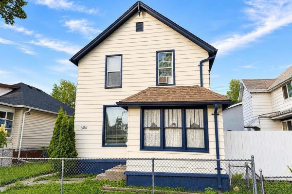 Porch - 306 Aberdeen Avenue, Winnipeg, MB R2W1V4 Photo 5