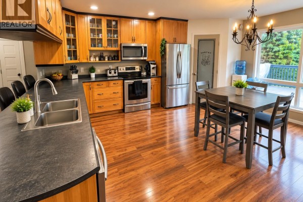 Kitchen - 306 Centre Avenue, Meadow Lake, SK S9X1H2 Photo 3