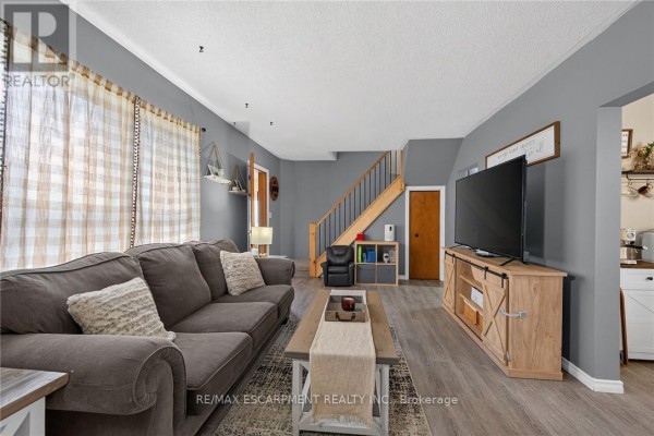 Kitchen - 306 George Street, Haldimand, ON N1A2T6 Photo 5