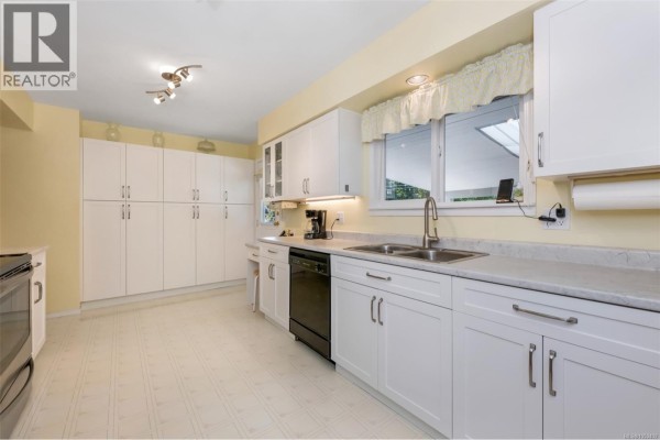 Laundry room - 3060 George St, Duncan, BC V9L2B2 Photo 5