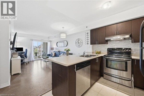 Living room/Dining room - 3060 Rotary Way Unit# 303, Burlington, ON L7M0G9 Photo 4