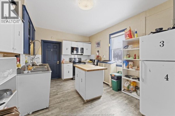 Family room - 3060 Sandwich Unit# Room 1, Windsor, ON N9C1A4 Photo 4