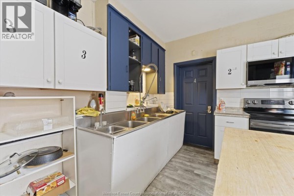 Bedroom - 3060 Sandwich Unit# Room 1, Windsor, ON N9C1A4 Photo 5