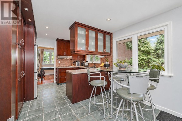 Eating area - 3062 O'hagan Drive, Mississauga, ON L5C2C5 Photo 4