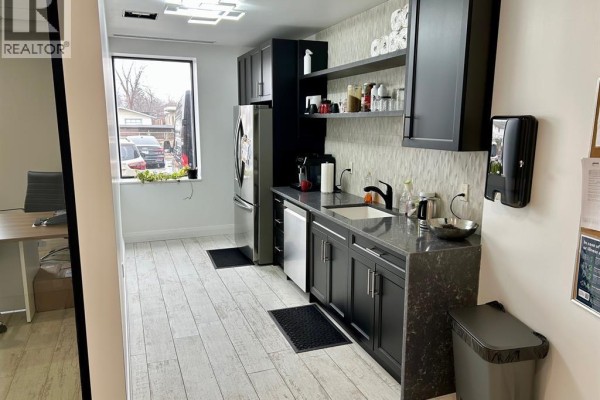 3063 Walker Road Unit# 102, Windsor, ON N8W3R4 Photo 5