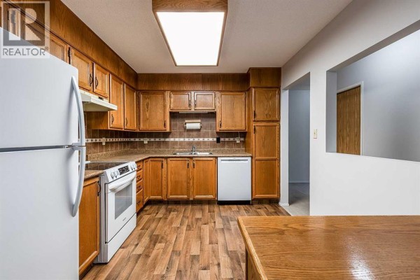 Foyer - 307, 3090 15 Avenue Se, Medicine Hat, AB T1B3Z3 Photo 5
