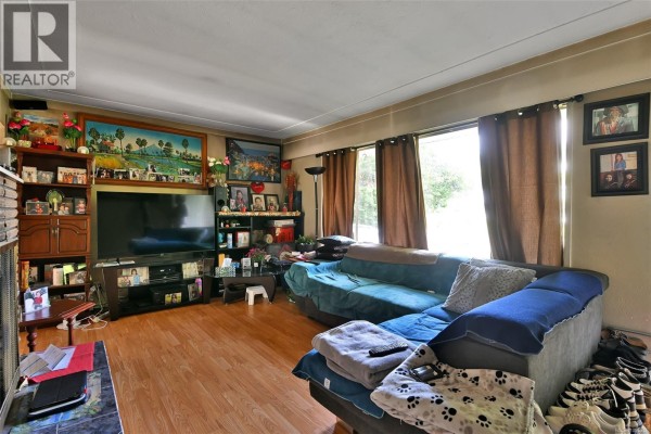 307, 311,315 Holly Ave, Nanaimo, BC V9S3M3 Photo 4