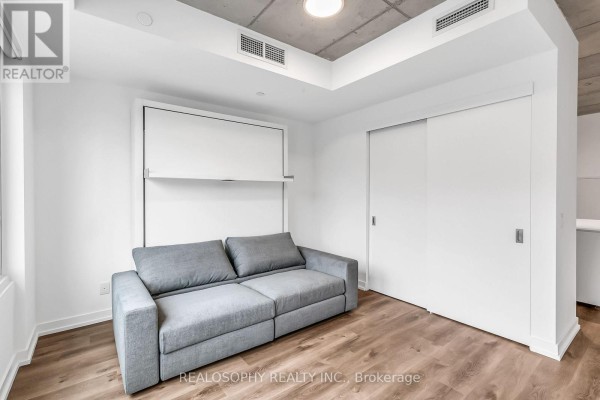 307 - 115 Larchmount Avenue, Toronto, ON M4M2Y6 Photo 5