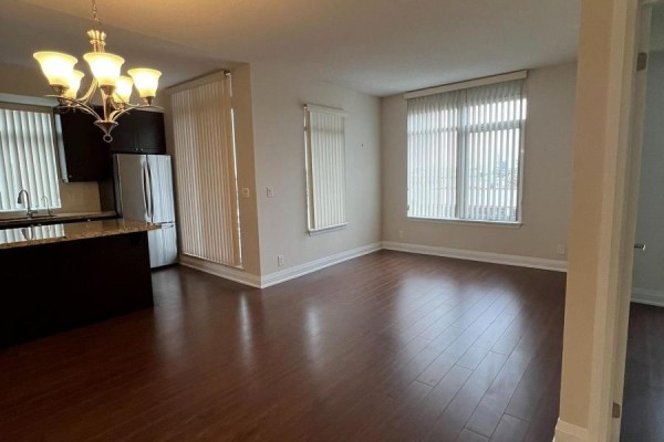 307 - 12 Woodstream Boulevard, Vaughan, ON L4L8C3 Photo 5