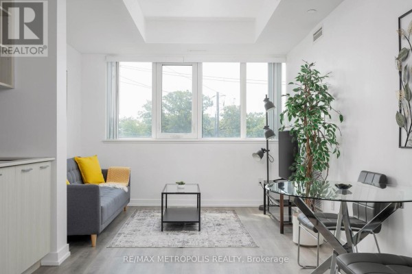 Den - 307 - 2300 St Clair Avenue W, Toronto, ON M6N0B3 Photo 5