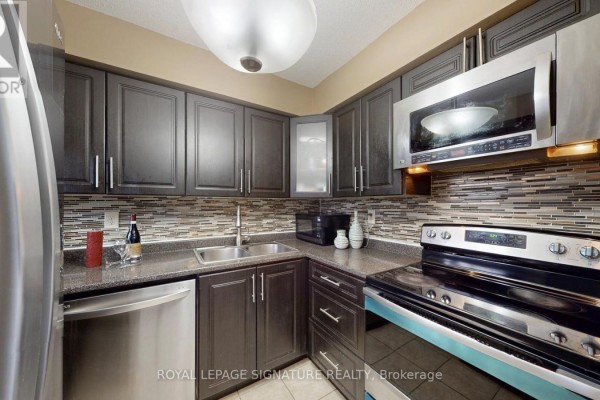 Primary Bedroom - 307 - 2901 Kipling Avenue, Toronto, ON M9V5E5 Photo 4