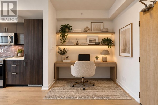 Kitchen - 307 - 36 Howard Park Avenue, Toronto, ON M6R0A7 Photo 2