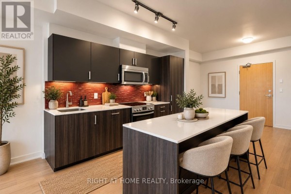 Den - 307 - 36 Howard Park Avenue, Toronto, ON M6R0A7 Photo 3