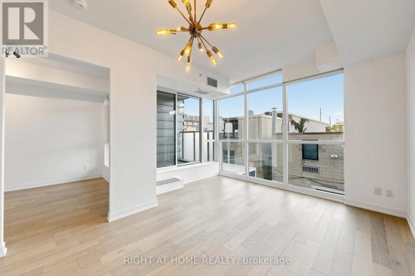 Bedroom - 307 - 36 Howard Park Avenue, Toronto, ON M6R0A7 Photo 4