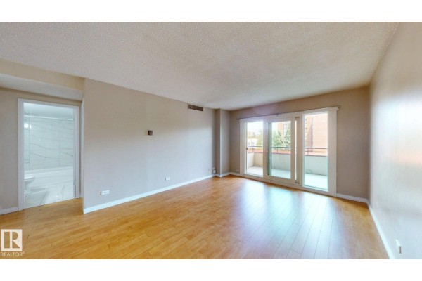 #307 10140 120 Street Nw, Edmonton, AB T5K1Z8 Photo 4