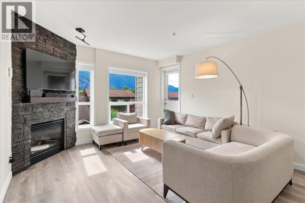 307 1212 Main Street, Squamish, BC V8B0S1 Photo 2