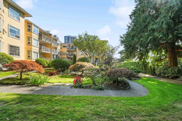 307 1459 Blackwood Street, White Rock, BC V4B2Y8 Photo 2