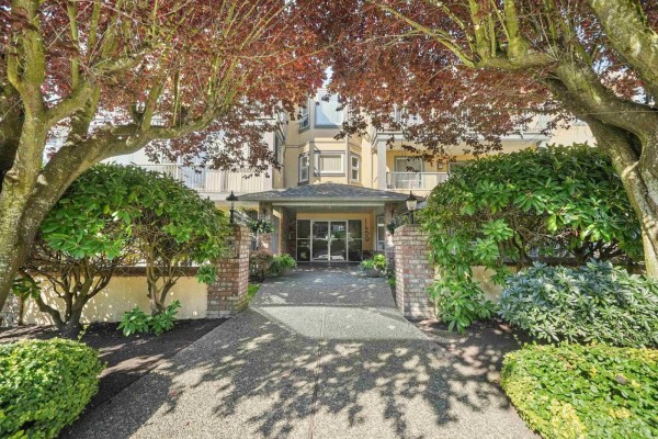 307 1459 Blackwood Street, White Rock, BC V4B2Y8 Photo 4