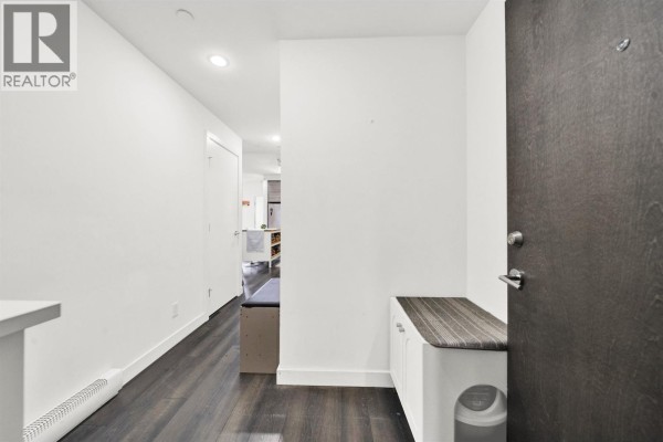 307 200 Nelson's Crescent, New Westminster, BC V3L0H4 Photo 4