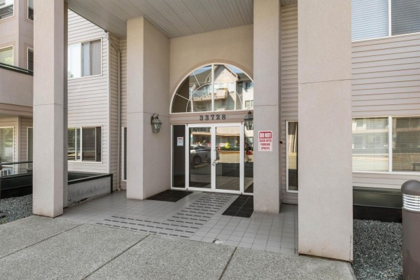 307 33728 King Road, Abbotsford, BC V2S8J4 Photo 3