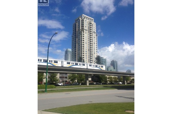 307 4333 Central Boulevard, Burnaby, BC V5H4W8 Photo 3