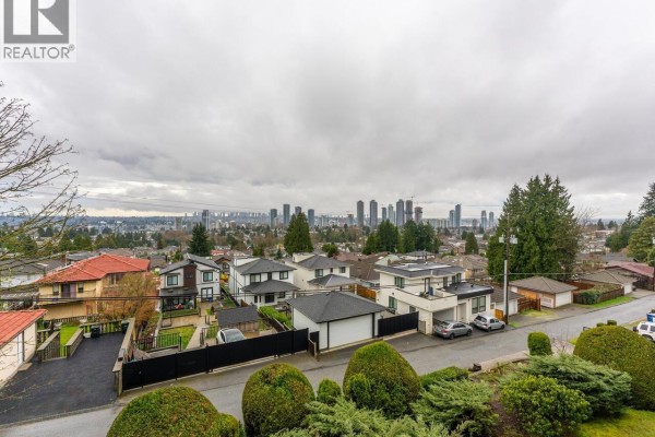307 5340 Hastings Street, Burnaby, BC V5B1R1 Photo 2