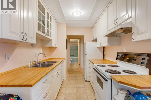 307 5340 Hastings Street, Burnaby, BC V5B1R1 Photo 4