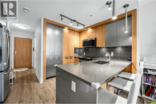 307 733 W 14th Street, North Vancouver, BC V7M0C6 Photo 2