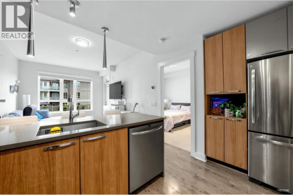 307 733 W 14th Street, North Vancouver, BC V7M0C6 Photo 3