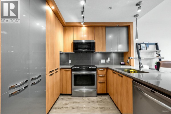 307 733 W 14th Street, North Vancouver, BC V7M0C6 Photo 4