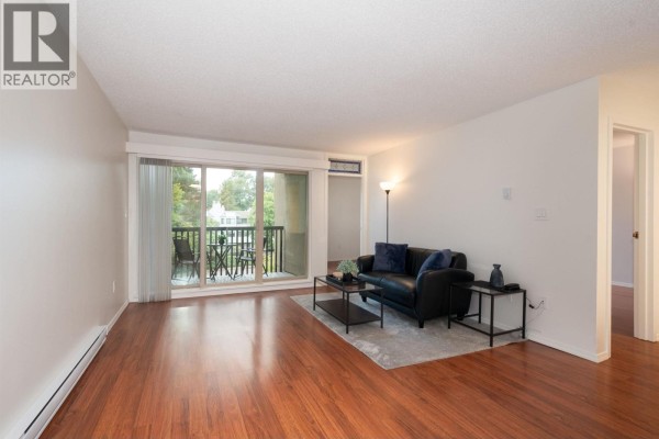 307 9857 Manchester Drive, Burnaby, BC V3N4P5 Photo 2