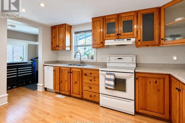 Kitchen - 307 Duncairn Avenue, Ottawa, ON K1Z7H1 Photo 4