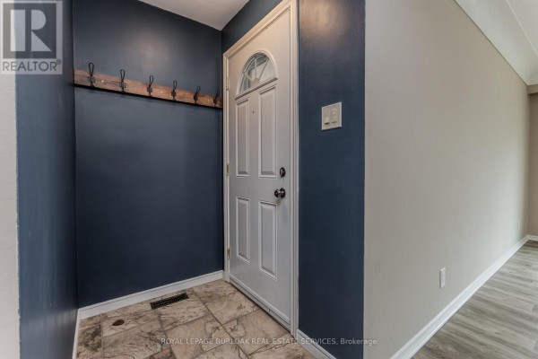 Bedroom - 307 Dunsmure Road, Hamilton, ON L8L1X1 Photo 4