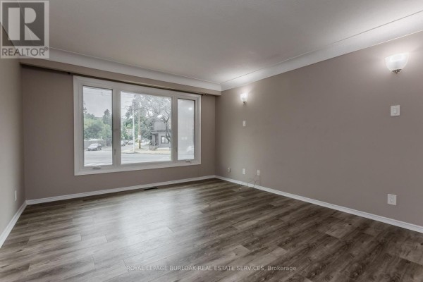 4pc Bathroom - 307 Dunsmure Road, Hamilton, ON L8L1X1 Photo 5