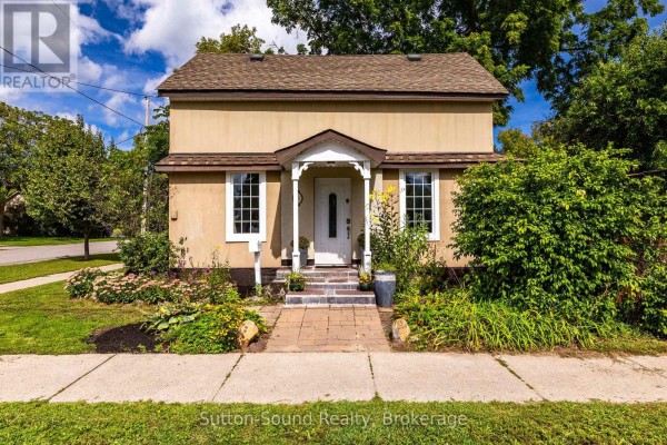 307 Fourth Street W, Collingwood, ON, photo 2