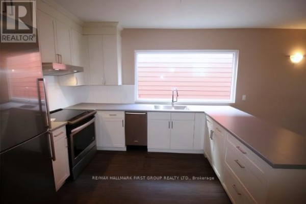 Kitchen - 307 Greenwood Avenue, Toronto, ON M4L2R6 Photo 2