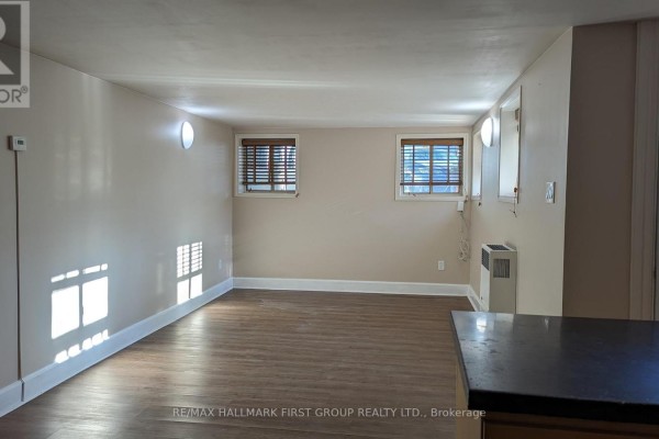 Living room - 307 Greenwood Avenue, Toronto, ON M4L2R6 Photo 3